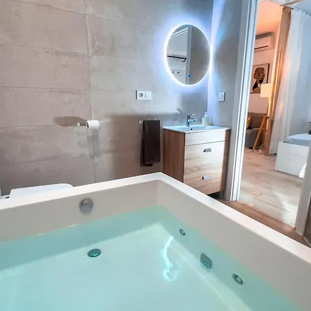 Estudio Jacuzzi Con Encanto En Triana Seville Exterior photo